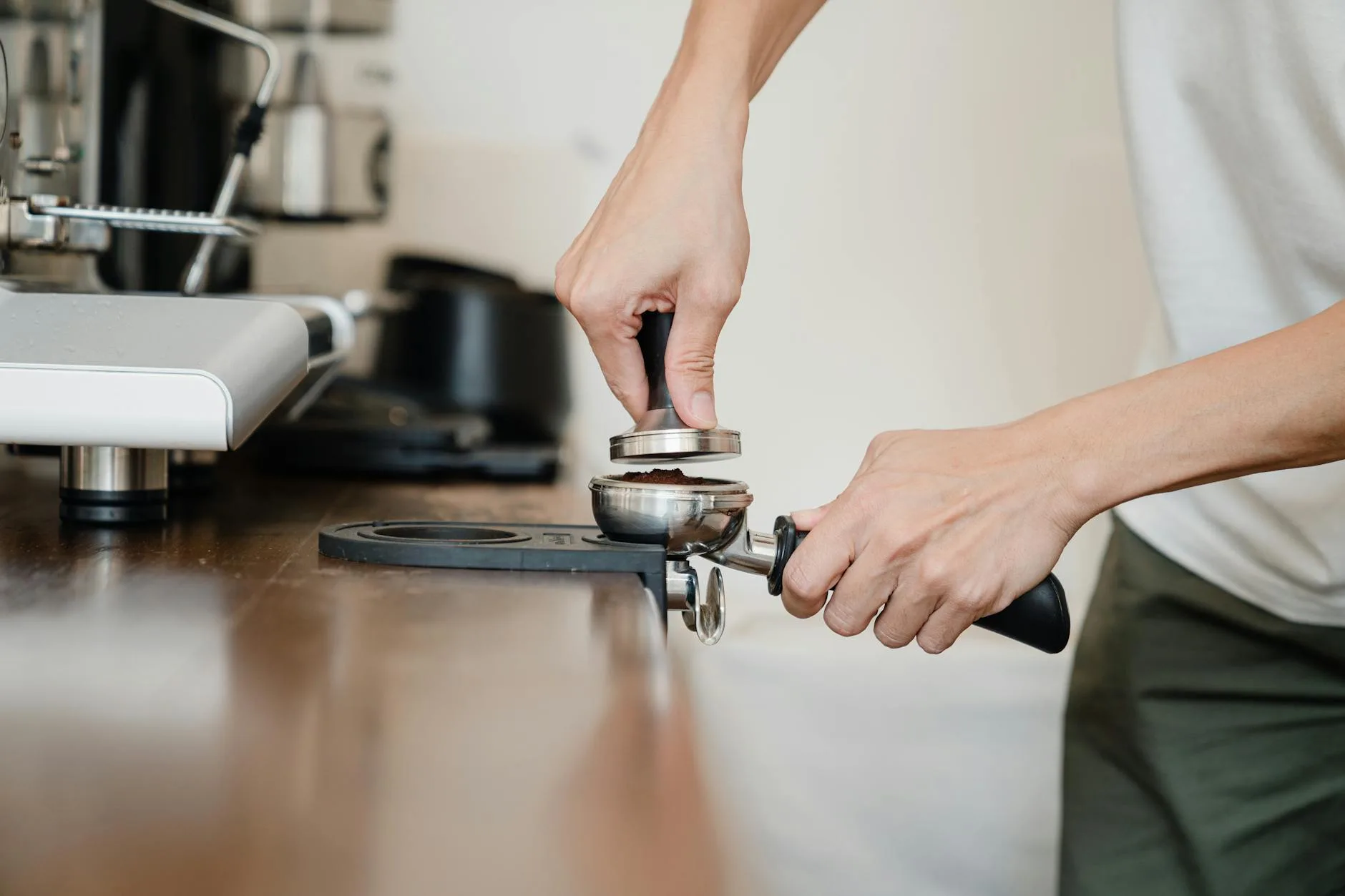 Espresso preparation with ground coffee in a portafilter