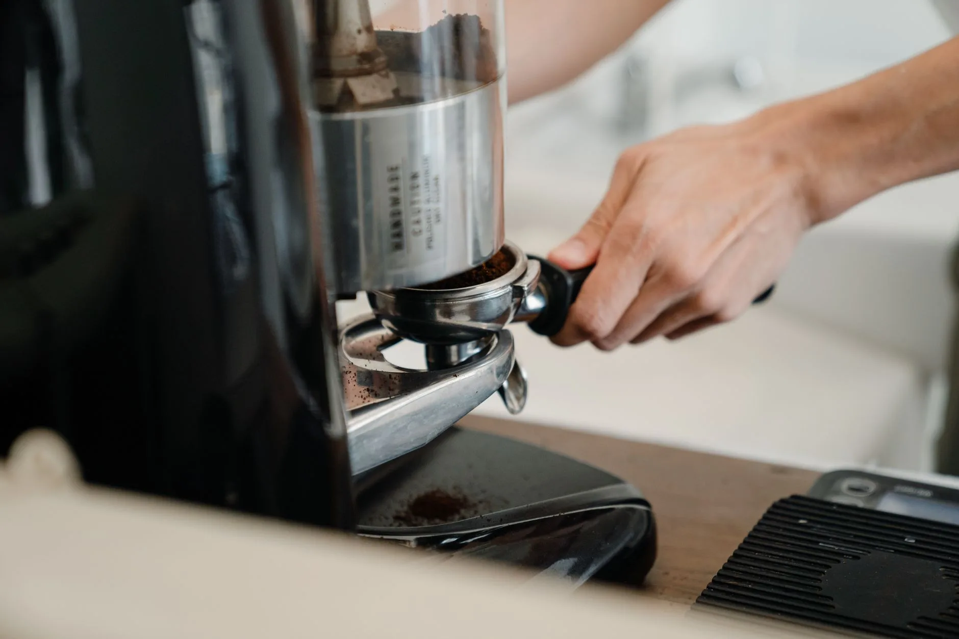 Coffee grinder filling a portafilter for espresso dialling in